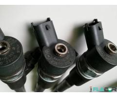0445110085 2367033010 ­23670-39055 Bosch Injector Toyota Avensis Corolla Previa Rav 4 II 2.0 D-4D